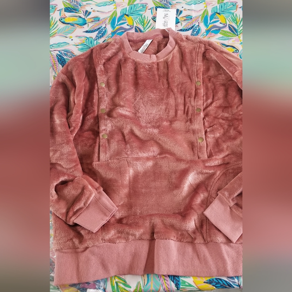 Latched Mama Rose Fleece Top